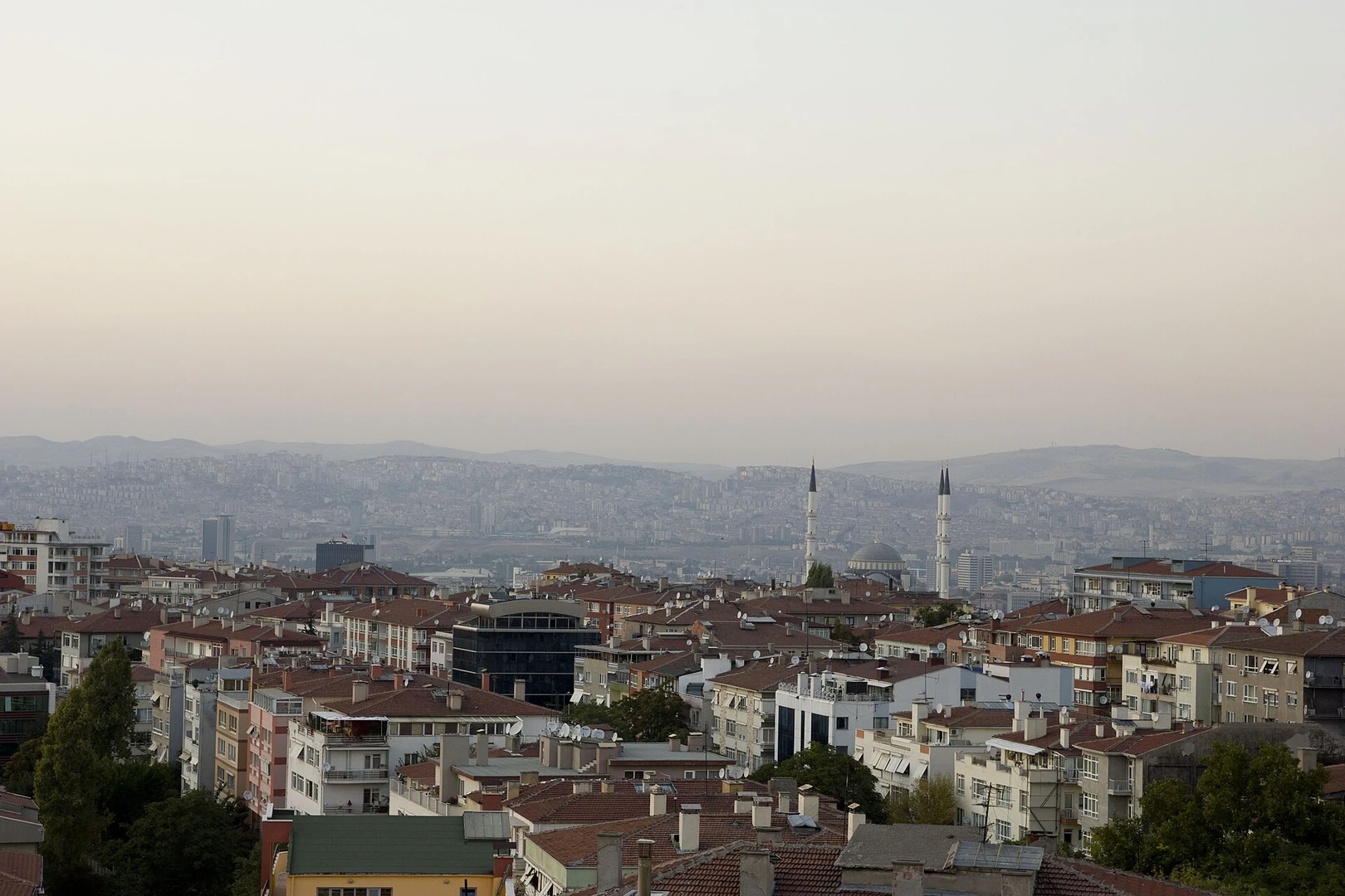 Ankara şehir silüeti ve günlük yaşam bağlamı